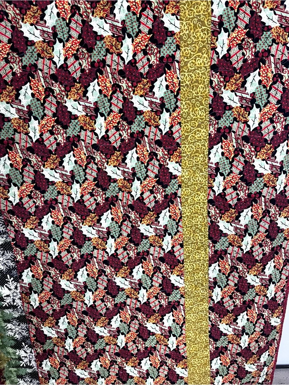 Festive Christmas Star Patchwork Quilt in Red, Green, White